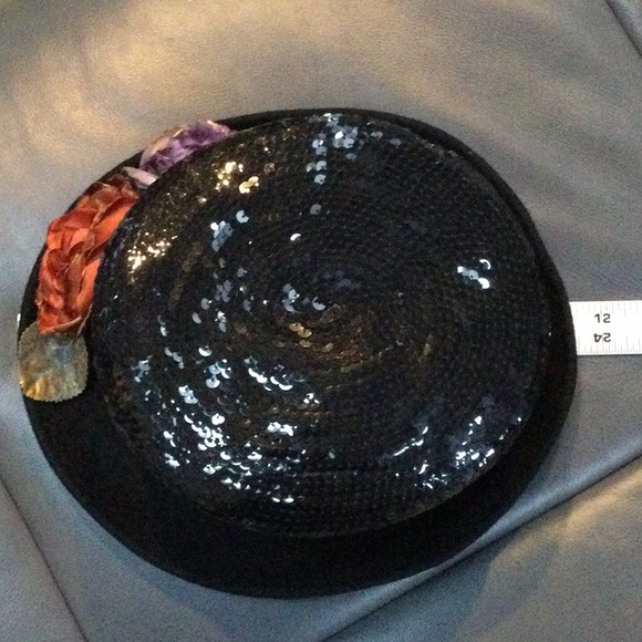 Yehasso woman’s sequined black hat - Picture 6 of 7